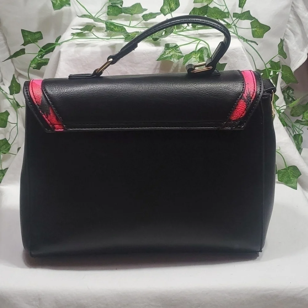 Betsey Johnson ❤🖤 stunning
